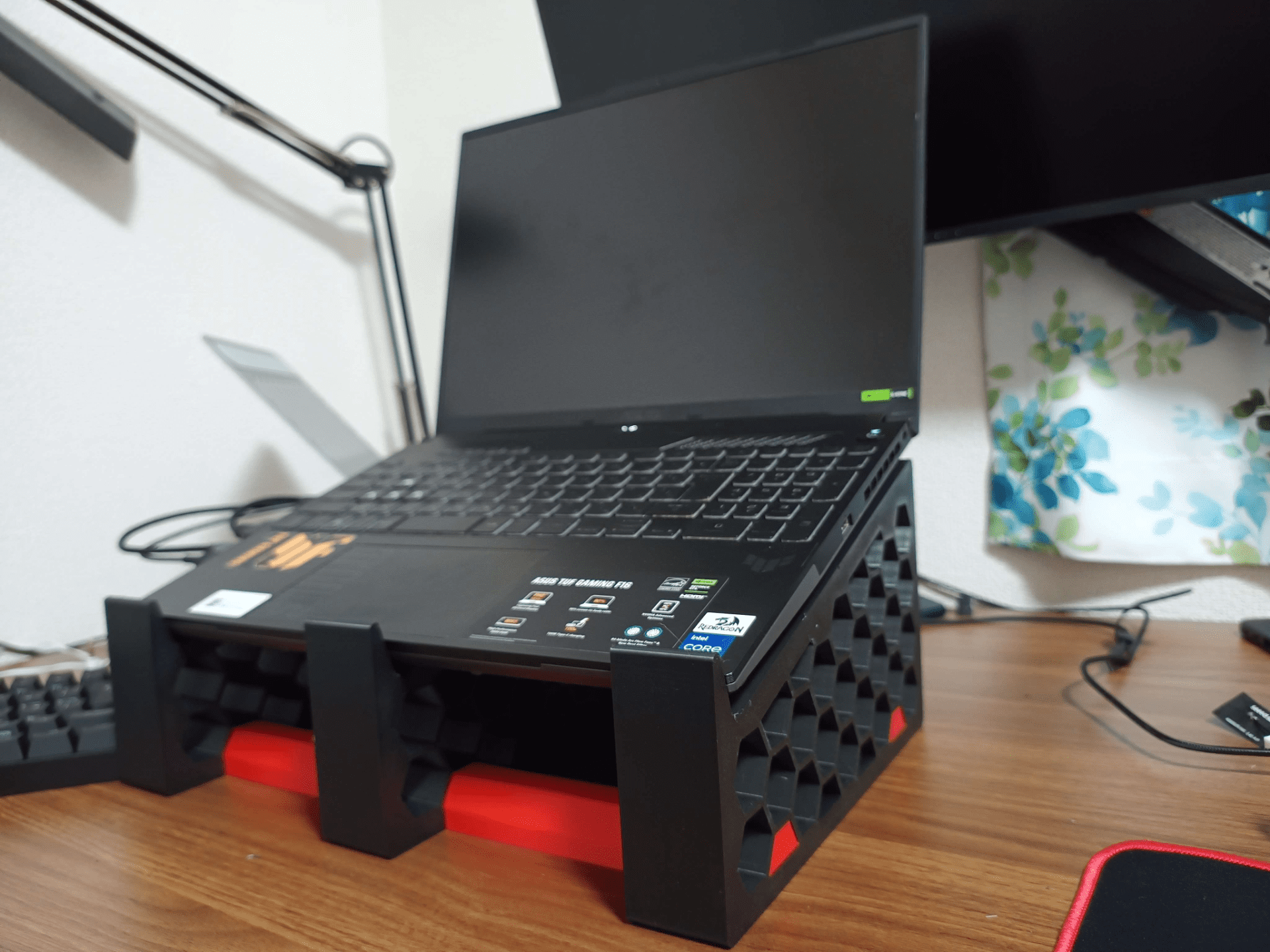 Soporte de notebook gamer impreso en 3D color negro
